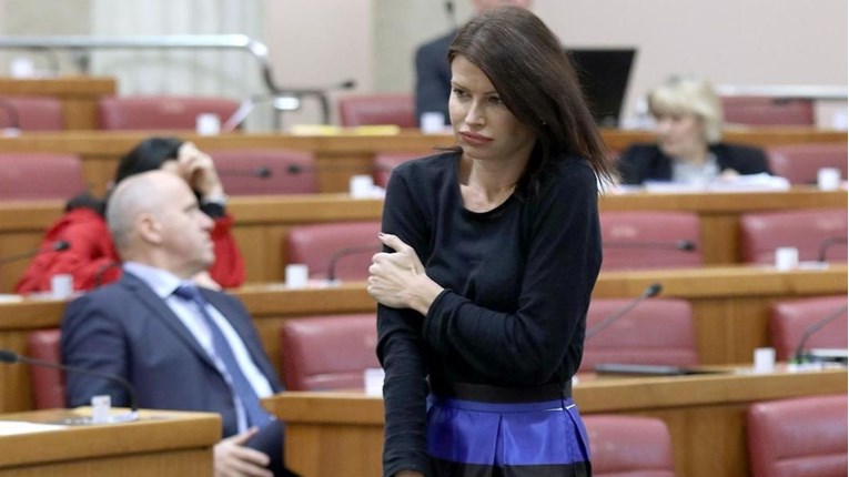 Sabina Glasovac neugodno se iznenadila kad je ušla u sabornicu